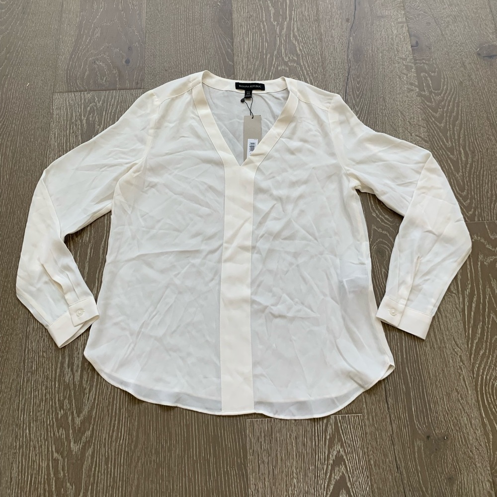 Banana Republic long-sleeve v-neck blouse